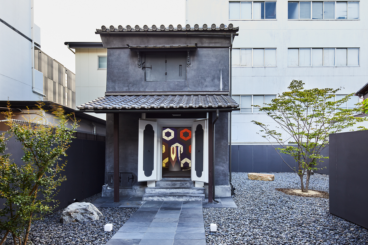 ISSEY MIYAKE KYOTO KURA - KURA 展「TRIANGLE DYE」 - ジェネレック