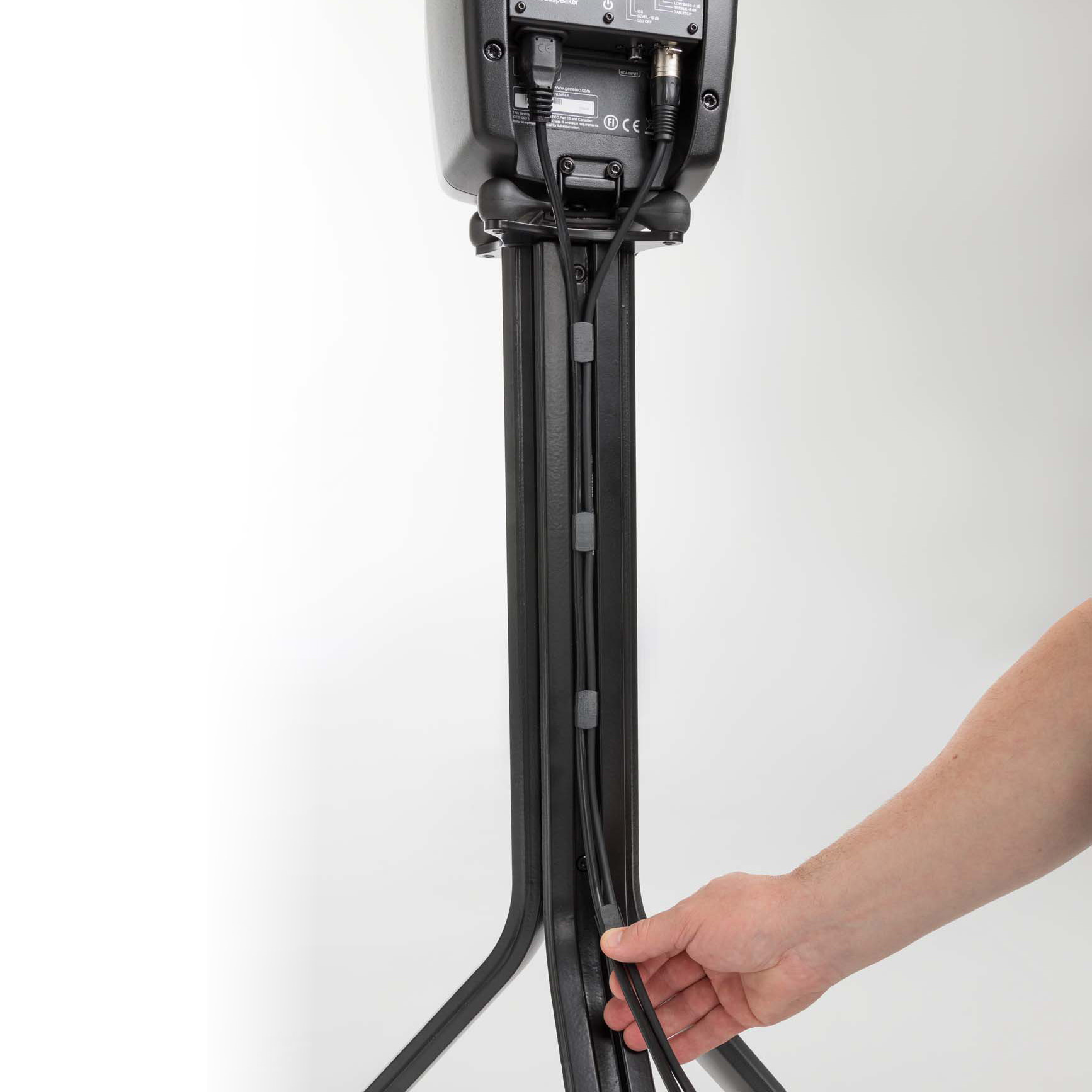 フィンランドの世界的デザイナーとコラボしたホーム向けスピーカー・スタンド「TRIOL(トリオール)」を発売