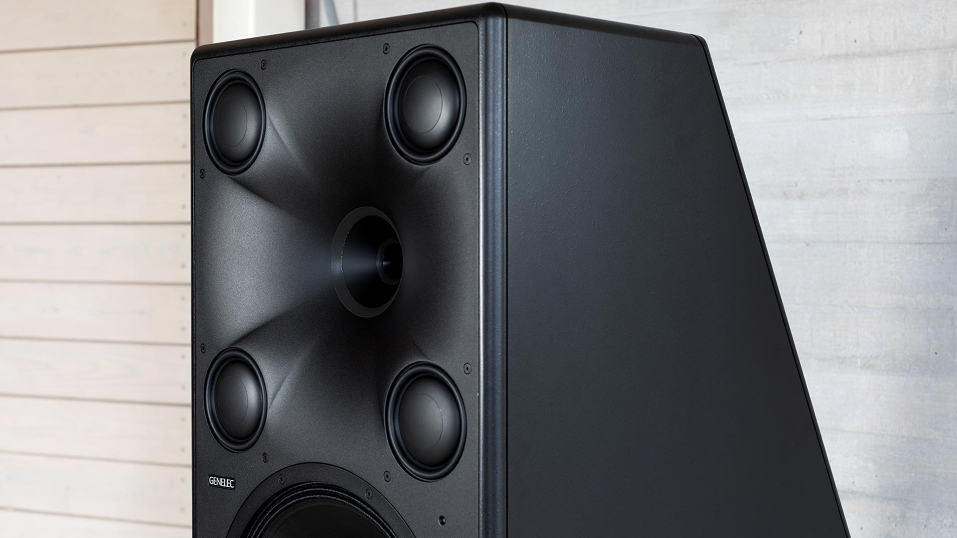 新たな境地を切り開く唯一無二のメイン・モニター 8381Aを発表