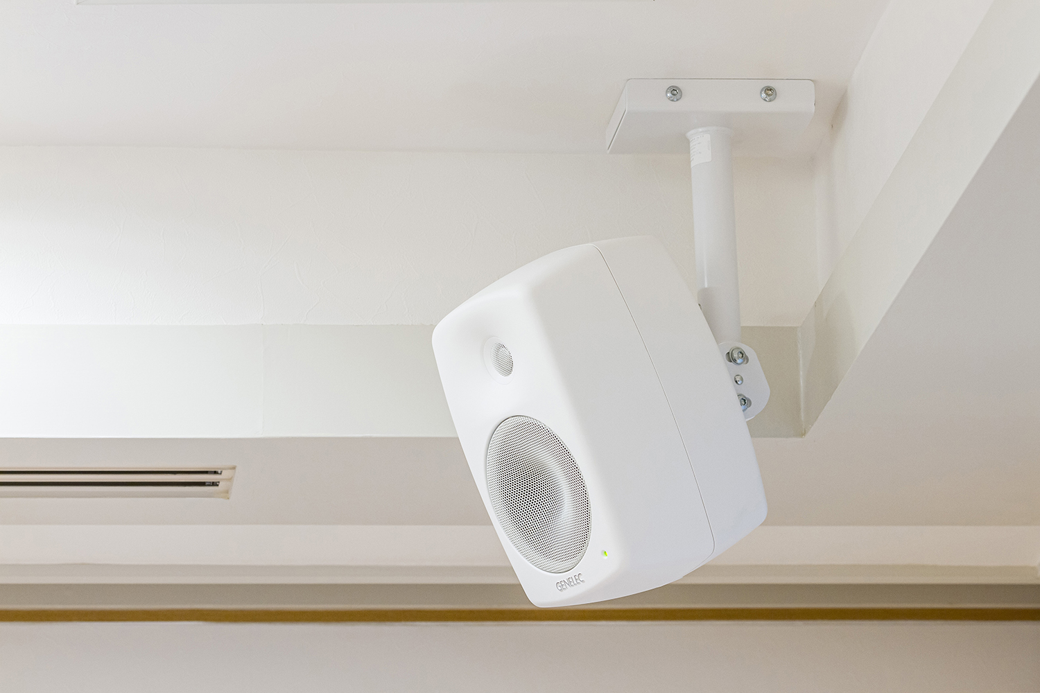 LANケーブル一本で音声と電源を供給できる