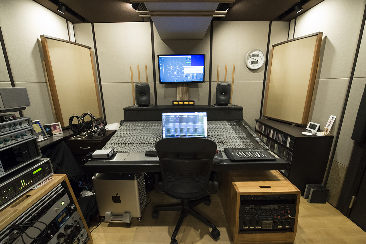 At Home | 森元浩二.「自分の中の揺るぎなきリファレンス」