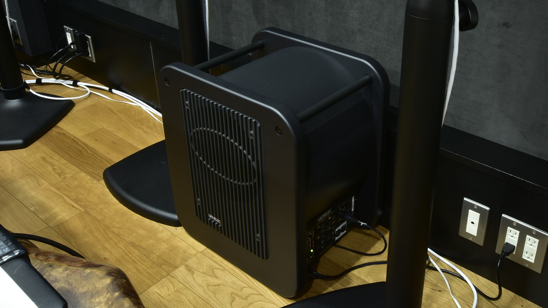 Smart IPで実現したフル・デジタルのフォーリー・スタジオ - ソノロジックデザイン