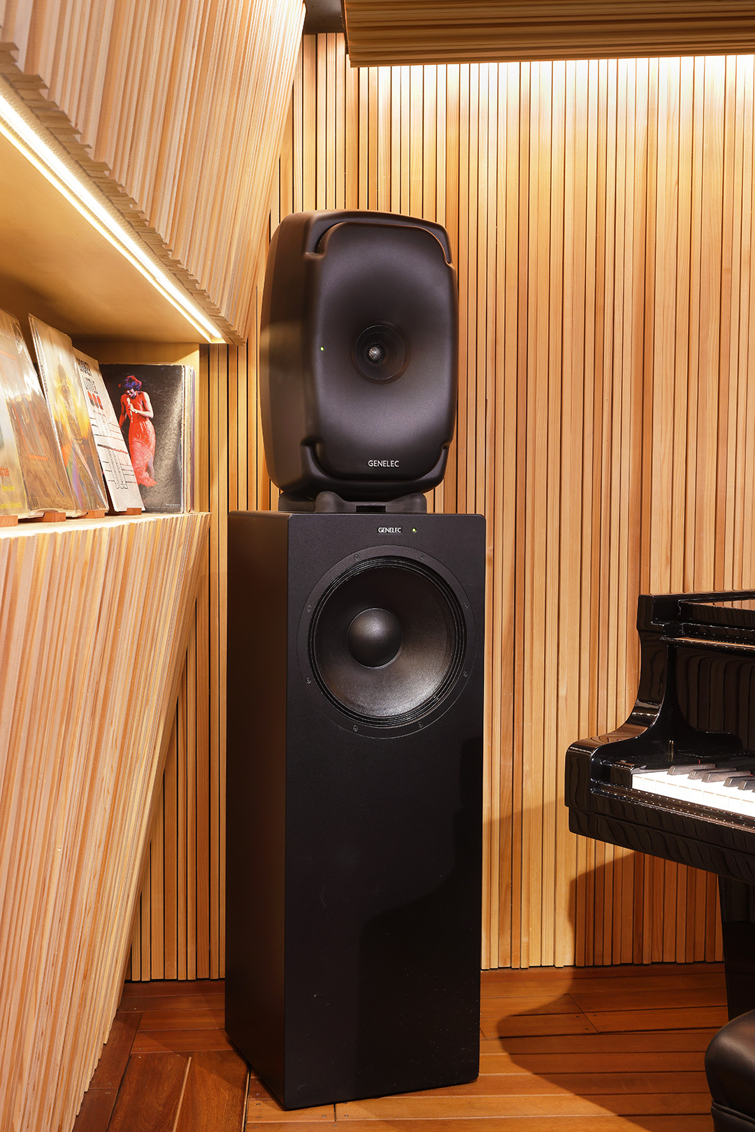 THE MOMENT JAZZ CLUB