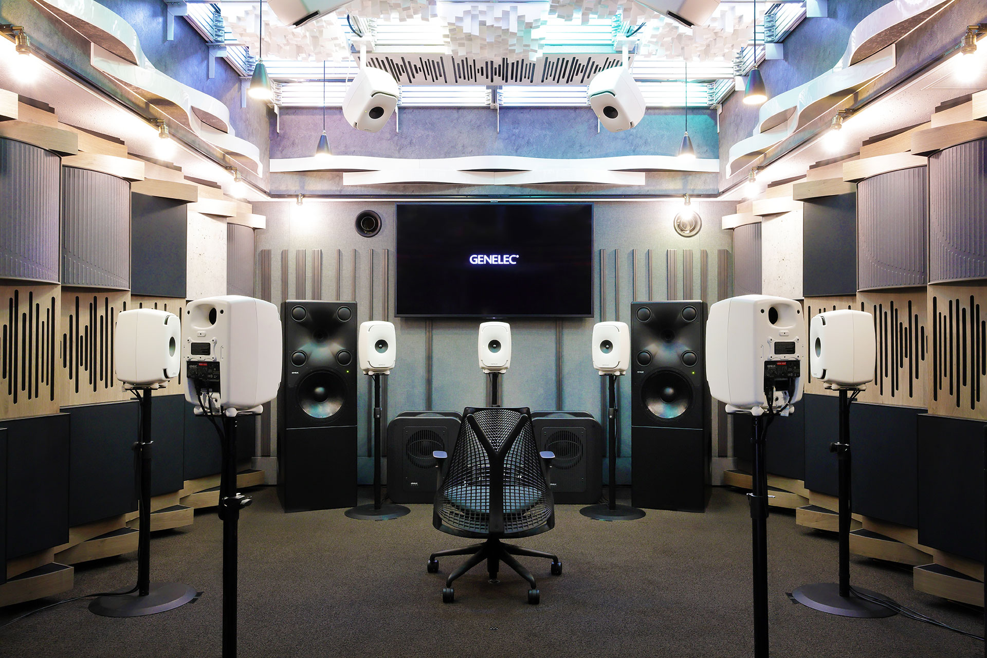 Main Monitor & Immersive Room